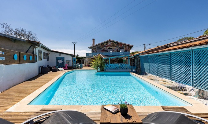 Gaillan-en-Medoc Casa | Casa de vacaciones "Gîte Complet à la Maison Mosaïc" con piscina compartida y Wi-Fi