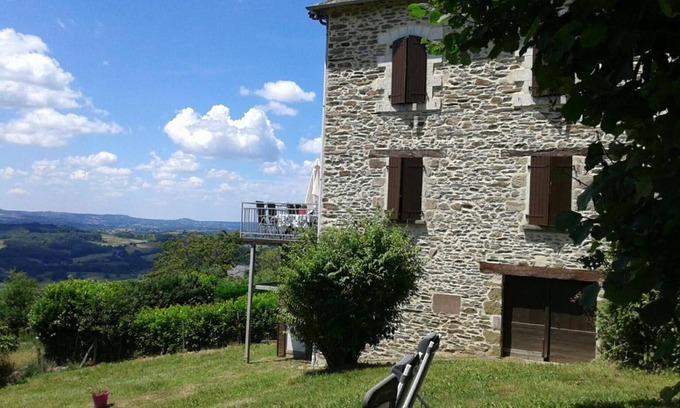 Allassac Casa | Casa de vacaciones 'Gîte La Chartrouille' con terraza privada, jardín privado y Wi-Fi
