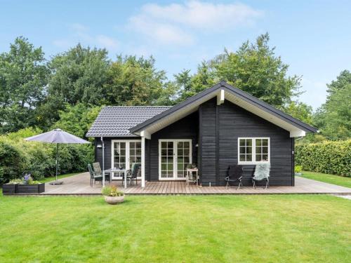 Smidstrup Strand Casa | Holiday Home Gotliebe - 750m from the sea by Interhome