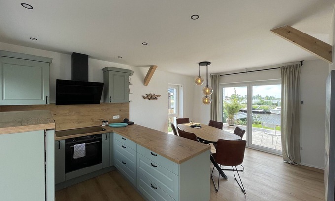 Bedekaspel Casa | Holiday Home 'Haus Am Meer 8' with Lake View, Private Terrace and Private Garden