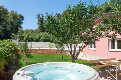 Banjole Casa | Holiday Home Hana-Stunning peninsula- with Hot Tub