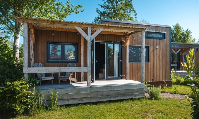 Scherpenzeel Casa | 4 pequeños invernaderos en combinación con un hermoso espacio grupal para la mejor reunión.