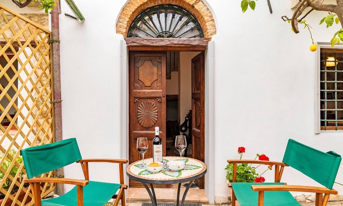 Baunei Casa | Casa de vacaciones 'Il Borgo - Casa Ottocentesca' con vistas a la montaña, terraza privada y Wi-Fi
