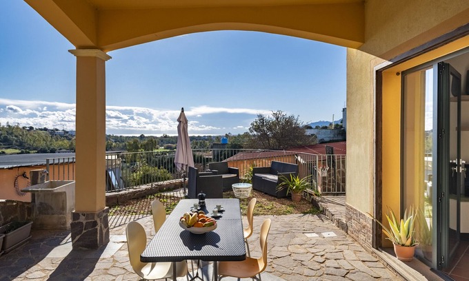 Bari Sardo Casa | Casa de vacaciones "Il Giardino Vista Mare" con vistas al mar, jardín y Wi-Fi