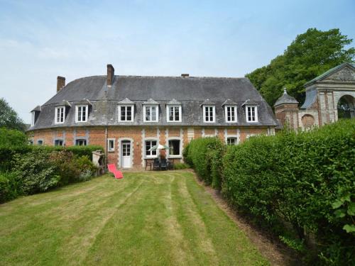 Gouy-Saint-Andre Casa | Holiday home in a historic building near Montreuil