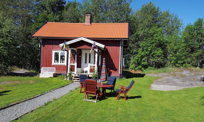 Ammeberg Cabaña | Casa de vacaciones en Åmmeberg en Vättern con un bello entorno natural para practicar piragüismo y senderismo.