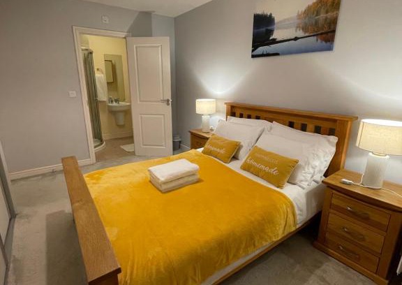 Canton Casa | Holiday Home In Cardiff, Sleeps 8