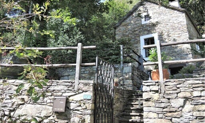 Riazzino Casa | Casa de vacaciones en Cugnasco con piscina