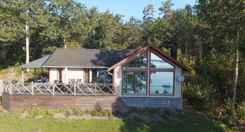 Dalskog Casa | Holiday home in Dalskog with a panoramic lake view
