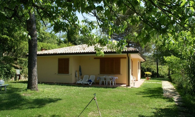 Garda Casa | Bungalow singular en Garda con piscina