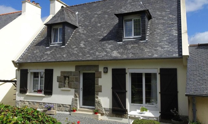Guerlesquin Casa | Holiday Home in Guerlesquin near Lake