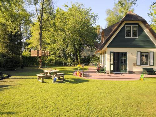 Heeten Casa | Holiday Home in Heeten near Forest
