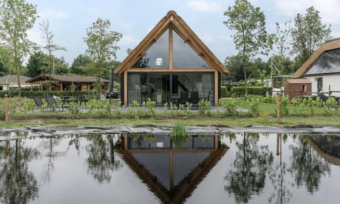 Baarle-Nassau Casa | Casa de Vacaciones en Países Bajos con Vista al Estanque