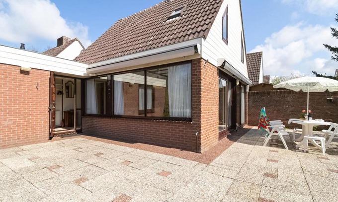 Municipality of Noordwijk Casa | Holiday home in Noordwijkerhout with terrace close to a lake