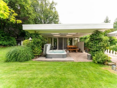 Oldenzaal Casa | Holiday home in Oldenzaal with hot tub