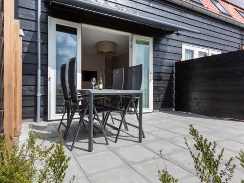 Municipality of Veere Casa | Holiday Home in Oostkapelle near Beach