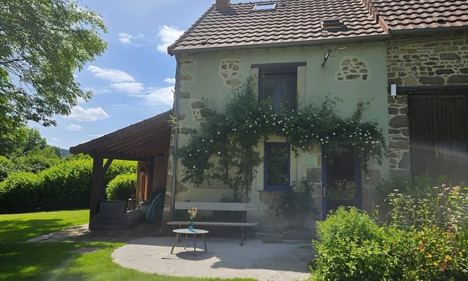 Pionsat Casa | Hermosa casa de vacaciones en Pionsat con jardín
