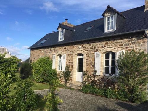 Plougasnou Casa | Holiday Home in Primel near Sandy Beach
