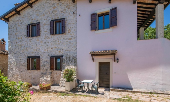 Sellano Casa | Apartamento con vistas a la montaña en Sellano