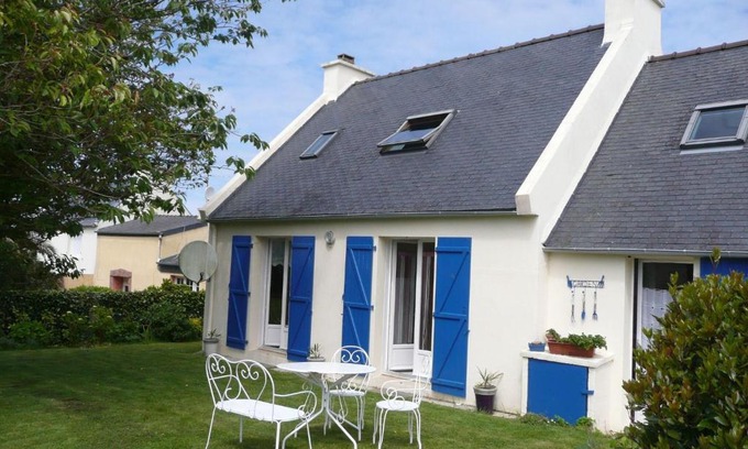 Ploudalmezeau Casa | Holiday Home in Treompan near Sandy Beaches
