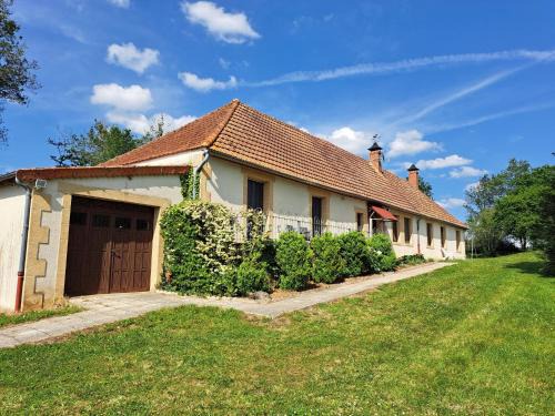 Vieure Casa | Holiday Home in Vieure near Lake and Garden