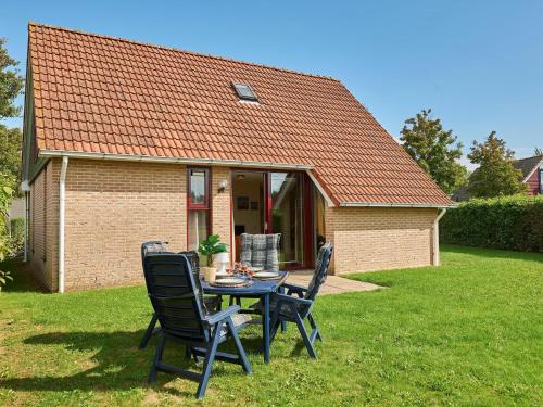 Heinkenszand Casa | Holiday Home in Zeeland with Sauna