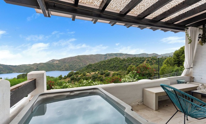 Istan Casa | Casa de vacaciones 'Istan' con vistas al lago, Wi-Fi y aire acondicionado