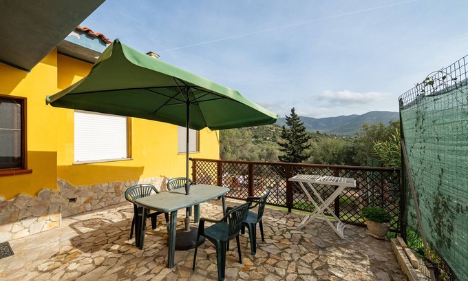 Quartu Sant'Elena Casa | Casa de vacaciones 'Lovely House' con vistas a la montaña, Wi-Fi y aire acondicionado
