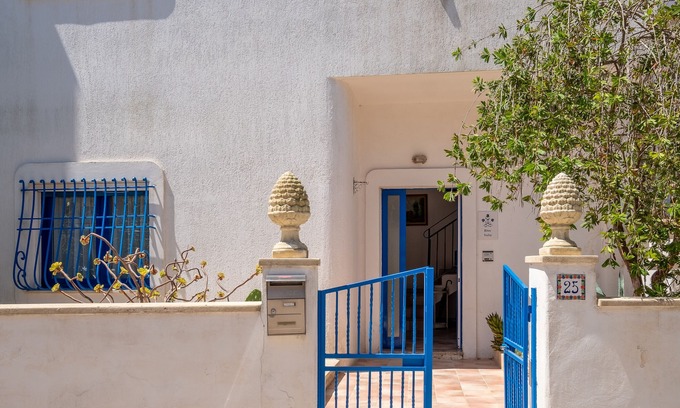 Casamassella Casa | Casa de vacaciones 'Blue Tulip Apartments' con jardín y Wi-Fi