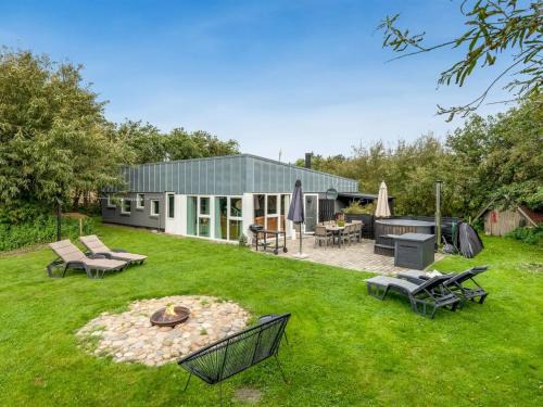 Lodbjerg Hede Casa | Holiday Home Jerrit - 1-4km from the sea by Interhome