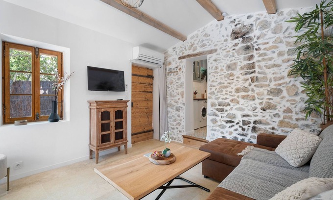 Toulon Casa | Casa de vacaciones 'Joli Gîte' con vistas a la montaña, terraza privada y Wi-Fi