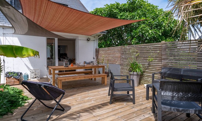 Vannes Casa | Casa de vacaciones 'Jolie Maison Familiale' con terraza privada, jardín privado y Wi-Fi
