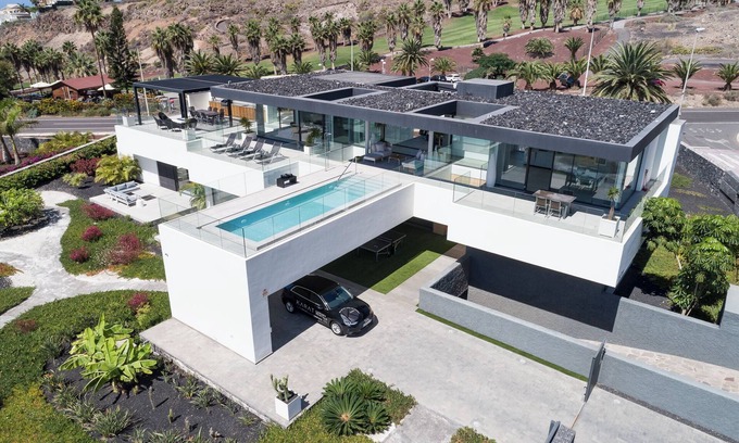 Costa Adeje Villa | Casa de vacaciones 'Karat Villa Macaronesia' con vistas al mar, piscina, jardín y Wi-Fi