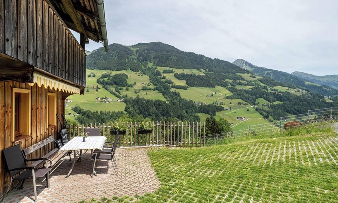 Raggal Casa | Casa de vacaciones "Knusperhäuschen Höfen-Hüsle" con vistas a la montaña