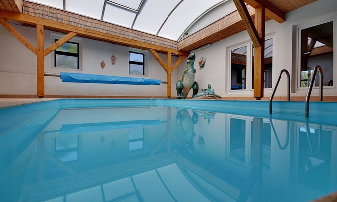 Ctetin Casa | Holiday Home Kvitek - casa de vacaciones con piscina cubierta y gran sala de juegos
