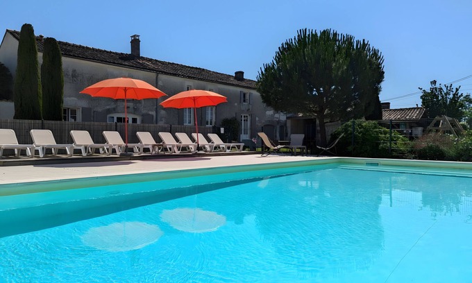 Verrieres Casa | Casa de vacaciones 'La Bonne Chauffe' con piscina compartida, terraza privada y Wi-Fi