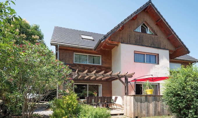 Herrere Casa | Casa de vacaciones 'La Buena Onda' con vistas a la montaña, terraza privada y jardín privado