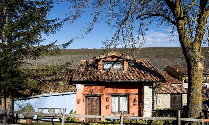 San Pelayo de Montija Casa | Casa de vacaciones 'La Casita De Zalama' con jardín privado y Wi-Fi
