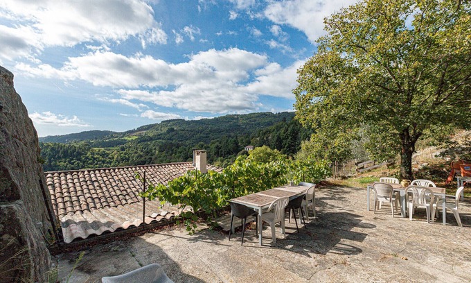Beauvene Casa | Casa de Vacaciones 'La Casita' con Vista a la Montaña, Terraza Privada y Wi-Fi