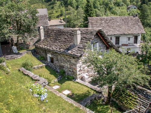 Gerra Verzasca Casa | Holiday Home La Formighera by Interhome