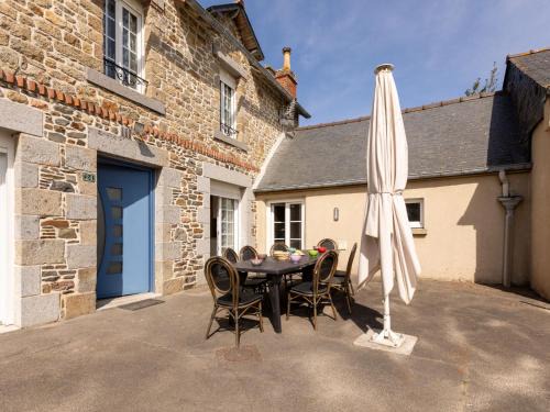 Cherrueix Casa | Holiday Home La Grève by Interhome
