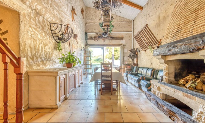 Guizengeard Casa | Casa de vacaciones 'La Grange' con piscina privada, terraza privada y Wi-Fi