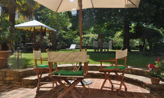 Le Piazze Villa | La Limonaia en el jardín de una villa señorial.