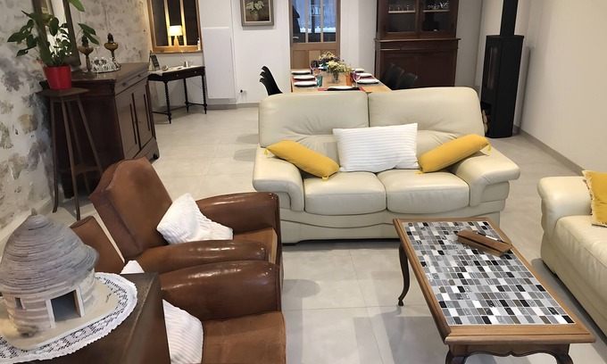 Cajarc Casa | Casa de vacaciones 'La Maison Du Tour De Ville' con vistas a la montaña, Wi-Fi y aire acondicionado