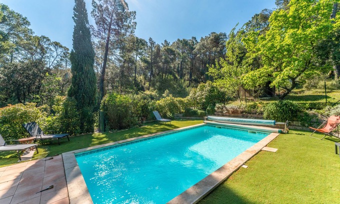 Mondragon Casa | Casa de vacaciones 'La Romarine' con piscina compartida, Wi-Fi y aire acondicionado