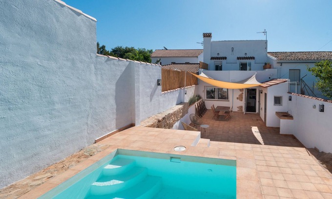 Guadalcanal Casa | Casa Vacacional 'La Sierra Del Viento' con Vista a la Montaña, Piscina Privada y Wi-Fi