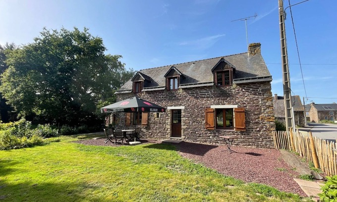 Trehorenteuc Casa | Casa de vacaciones 'La Table Carrée - Brocéliande' con terraza privada, jardín privado y Wi-Fi