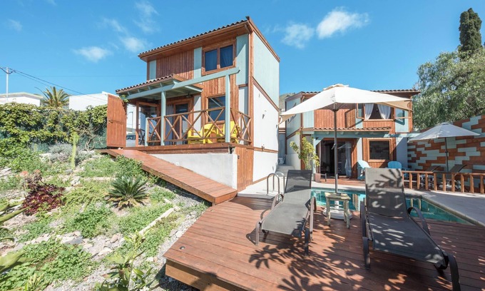 Tejina Casa | Casa de vacaciones 'Las Hermanas' con vistas al mar, piscina y Wi-Fi