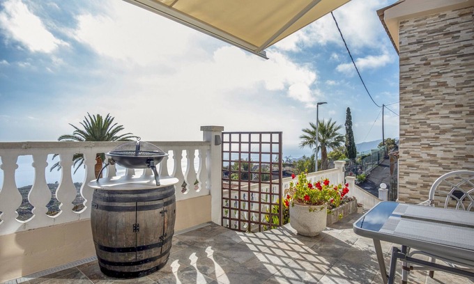 Jedey Casa | Casa Vacacional 'Las Golondrinas - B' con Vista al Mar, Terraza Privada y Wi-Fi