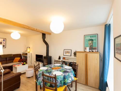 Le Vivier-sur-Mer Casa | Holiday Home Les Liesses by Interhome